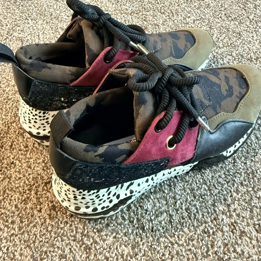 Steve Madden Cliff Chunky Sneakers Women’s Size 6 Mixed Media Animal Print